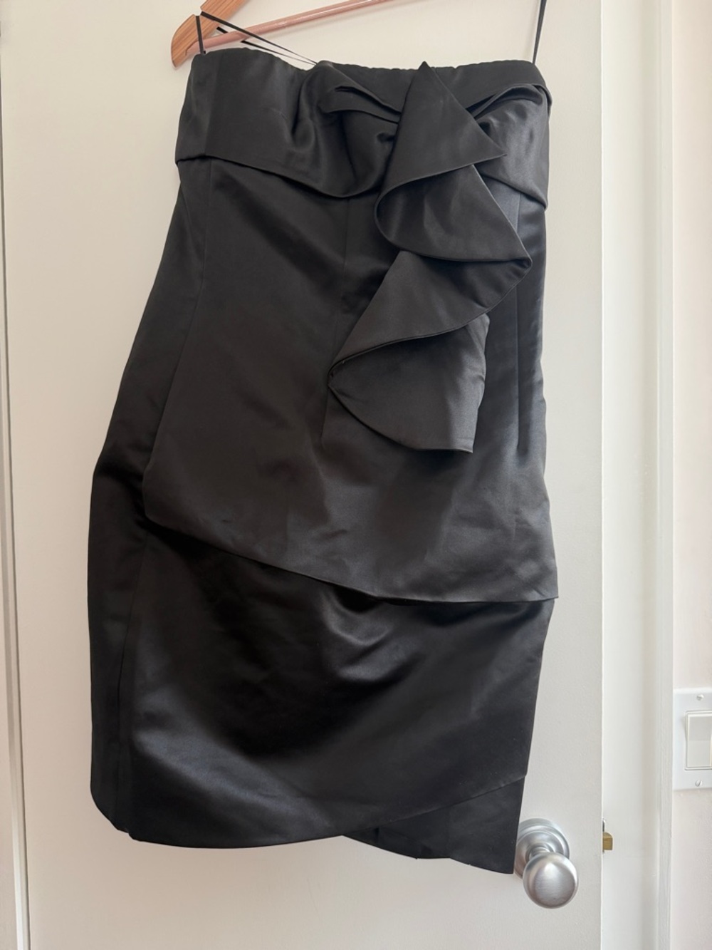 Allen Schwartz Prive Satin sheath cocktail dress 8 Solid black Sleeveless